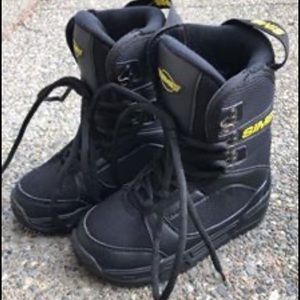 Youth SIMS snowboard boots